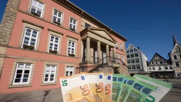 Falls es mittelfristig zu erheblichen Gewerbesteuer-Einbr&uuml;chen kommt, wird das auch den Haushalt der Stadt und damit ganz konkret das Leben der Detmolder betreffen. Noch ist es sehr fr&uuml;h &ndash; aber der St&auml;dte- und Gemeindebund hat schon ein Auge auf das Problem, dass die Kommunen k&uuml;nftig treffen k&ouml;nnte. - &copy; Sven Koch