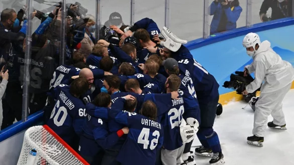 - &copy; Peter Kneffel/dpa