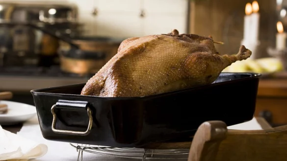 G&auml;nsebraten - &copy; Foto: Manuela R&uuml;ther/dpa-tmn