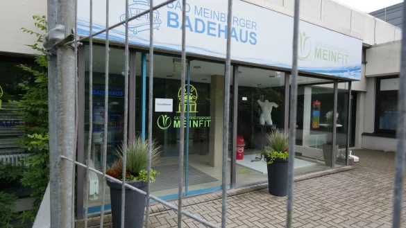 Bad ohne Bad: Bernd Kr&auml;he hat eine Petition gestartet, um das Badehaus in Bad Meinberg zu retten. - &copy; Jost Wolf