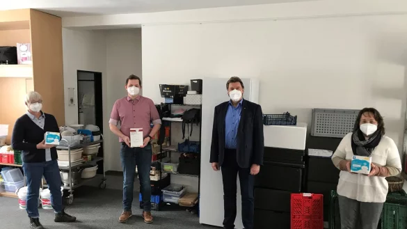 Auf dem Foto sind zu sehen: Christa Happel (Soz. Mittagstisch), Julien Thiede (SPD Lemgo), J&uuml;rgen Berghahn (MdL), B&auml;rbel Kuhlmann-Engel (K&ouml;chin Soz. Mittagstisch). Fotorechte: J&uuml;rgen Berghahn - &copy; J&uuml;rgen Berghahn