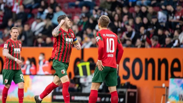 - &copy; Matthias Balk/dpa