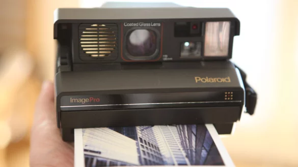 Polaroid Sofortbildkamera - &copy; Foto: Oliver Berg/dpa/Archiv