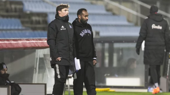 An der Au&szlig;enlinie - &copy; Foto: Frank Molter/dpa