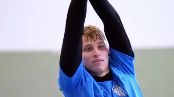 Torh&uuml;ter Finn Zecher darf sich vorerst nicht mehr strecken. 
Foto: J&ouml;rg Hagemann - &copy; J&ouml;rg Hagemann