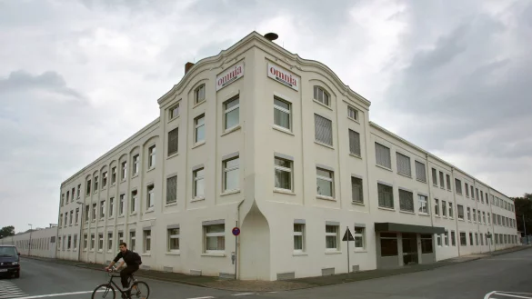 Das markante Omnia-Geb&auml;ude an der Ecke Arminstra&szlig;e/Thusneldastra&szlig;e. Dort befindet sich mittlerweile ein Seniorenheim, doch die Omnia-Insolvenz besch&auml;ftigt bis heute das Gericht. - &copy; Bernhard Preu&szlig;