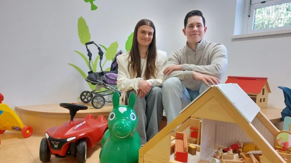 Chantal Parusch und Maarten Wiehager absolvieren den Bundesfreiwilligendienst beim SOS-Kinderdorf Lippe. Die 20-Jährige ist im Blomberger Einrichtungsteil "Beratung und Treffpunkt" und der 18-Jährige im Projekt "Integrierte Quartiersarbeit (IQ) Lügde" tätig. - © Michaela Weiße