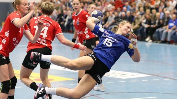 Fliegt nur noch einen Sommer: Die holländische Handball-Meisje Celine Michielsen von der HSG Blomberg-Lippe. - © Dietmar Welle