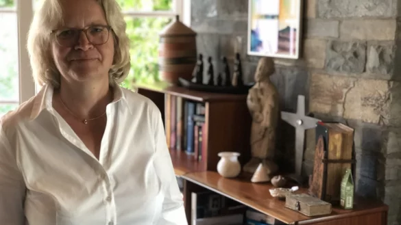 Auf dem Board in ihrem Arbeitszimmer sammelt Dr. Katharina Kleine Vennekate Spuren ihres Lebens. - &copy; Till Brand