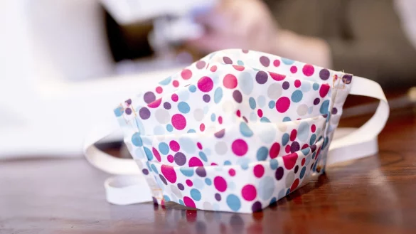 Schutzmaske bei 60 Grad waschen - &copy; Foto: Florian Schuh/dpa-tmn