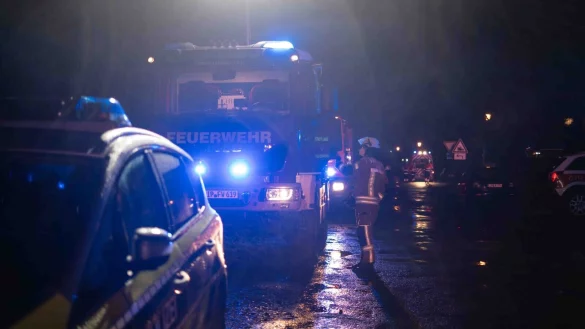 Die Einsatzkr&auml;fte der Feuerwehr Lage konnten den Brand schnell l&ouml;schen. - &copy; Freitag Medien Gruppe