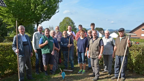 Eine starke Gemeinschaft: Um die Pflege und Wartung der beiden Friedh&ouml;fe samt der Au&szlig;enanlagen und der Kapelle k&uuml;mmern sich die ehrenamtlich t&auml;tigen Mitglieder des Vereins &bdquo;Friedhofsgemeinde Nienhagen&ldquo;. - &copy; Tanja Watermann