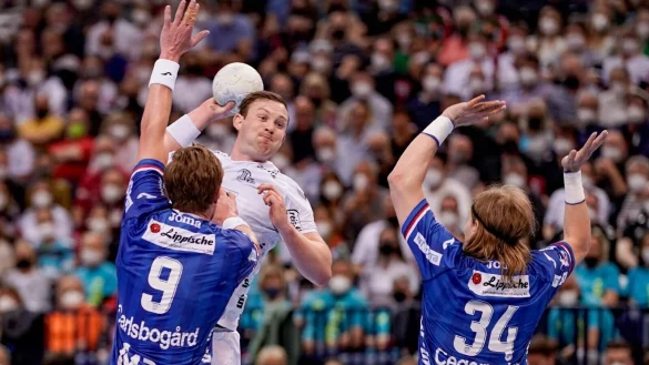 - &copy; Axel Heimken/dpa