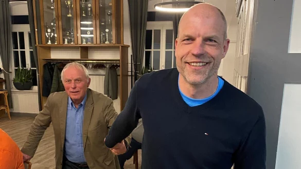 Cord Eickmeyer (vorne) hat den Staffelstab von Klaus Brand übernommen. Nach der Wahl hatte Brand den Stab fürs LZ-Foto rausgeholt. - © Sebastian Lucas