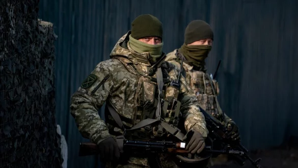 Ukrainische Soldaten - &copy; Foto: Evgeniy Maloletka/AP/dpa