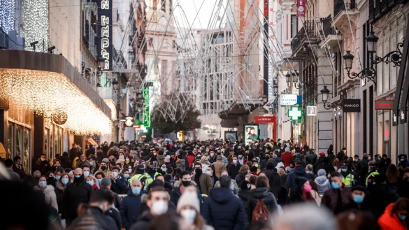 Menschenmasse - &copy; Foto: Indira/DAX/ZUMA/dpa/Symbolbild