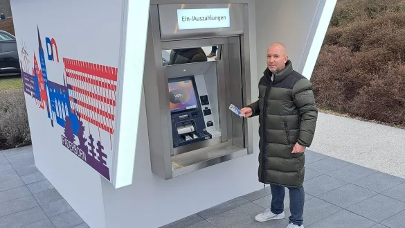 Oliver Ludwig glaubt, dass Geldautomatensprenger am Cube von Diebold Nixdorf, hier ein Beispiel aus Paderborn, scheitern werden. - © Jemima Wittig