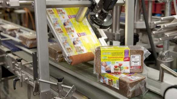 Produktion bei Mestemacher: Der Brotspezialist aus G&uuml;tersloh wird vom Backzutatenhersteller Ruf &uuml;bernommen. - &copy; Mestemacher