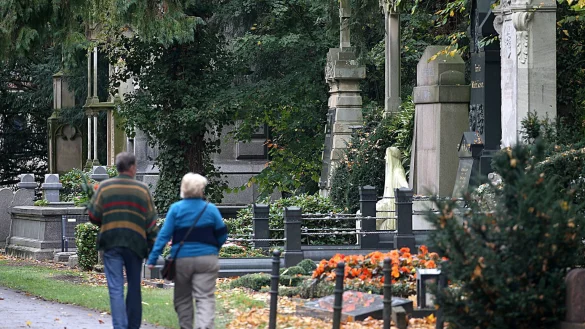 Friedhof - &copy; Foto: Oliver Berg/dpa