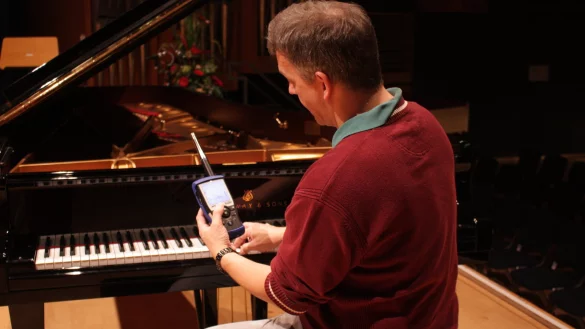 Hier wird gemessen: Rund um die Akustik ging es bei der Tagung. - &copy; Hochschule f&uuml;r Musik