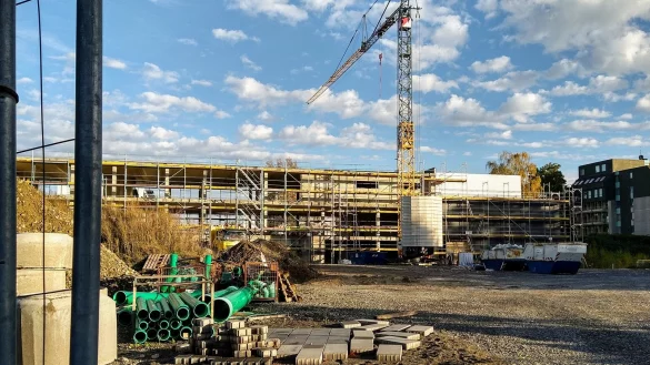 Der Neubau des Fachbereichs Medienproduktion, den die Technische Hochschule OWL an der Bielefelder Stra&szlig;e in Detmold errichtet, besteht aus zwei Geb&auml;udek&ouml;rpern. - &copy; Yvonne Glandien