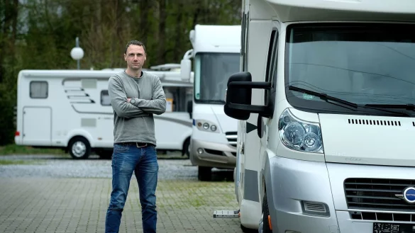 Marco M&uuml;ther hatte seine Fahrzeuge nahezu abverkauft. 25 St&uuml;ck im Wert von etwa je 50.000 Euro standen auf seinem Firmengel&auml;nde an der Carl-Zeiss-Stra&szlig;e. - &copy; Andreas Fr&uuml;cht