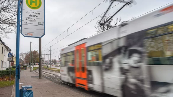 Zum Auftakt des Ausbildungsjahres führt Nordrhein-Westfalen das landesweite Azubi-Ticket ein. - © Christian Weische