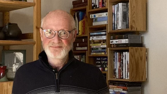 Ingo Ostheide organisiert von zuhause aus Konzerte und Lesungen f&uuml;r die w&ouml;chentliche Veranstaltungsreihe des Vereins KulturBad Meinberg. - &copy; Cordula Gr&ouml;ne