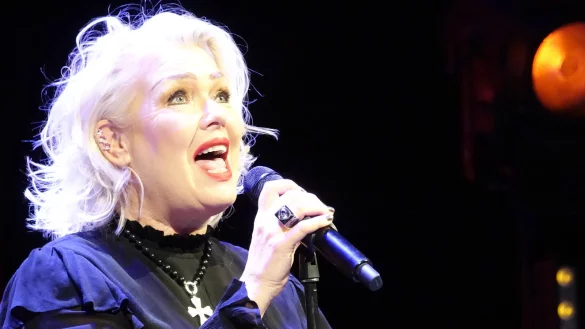 Standing Ovations im Landestheater für Kim Wilde, mittlerweile auch schon 64 Jahre alt. - © Axel Bürger