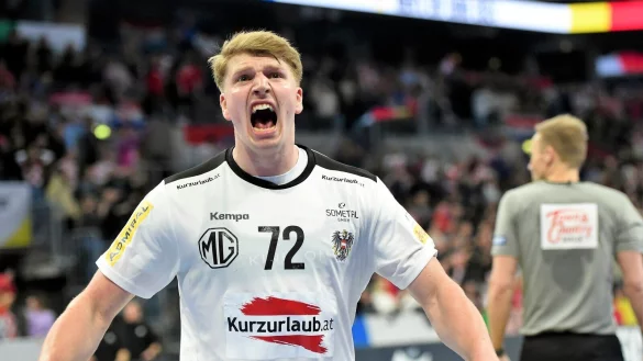 Lemgos Spielmacher Lukas Hutecek ist auch im Team Austria der Dreh- und Angelpunkt. - © Jan Kirschner