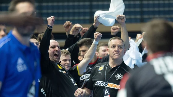 Abpfiff - &copy; Foto: Sebastian Gollnow/dpa