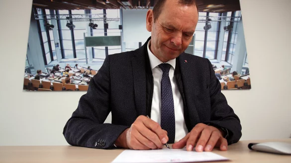 Das Antwortschreiben von TH OWL-Präsident Jürgen Krahl auf die Resolution des Kreises Höxter stößt auf Kritik der Politik. - © TH OWL