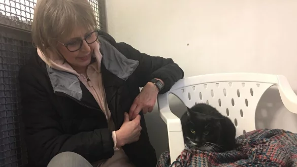 Pupsi und ihre neue Besitzerin. - &copy; Tierheim Detmold