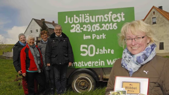Heide Lange, Ulla Holzkämper, Birgit Broder, Christian Post und Susanne Post (von links) haben sich für das Jubiläum einiges einfallen lassen und beispielsweise ein Memory gestaltet. - © Alexandra Schaller