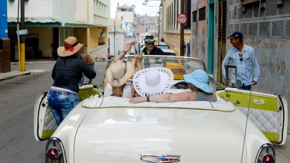 Reisen nach Kuba werden einfacher - &copy; Foto: Jens Kalaene/dpa-Zentralbild/dpa-tmn