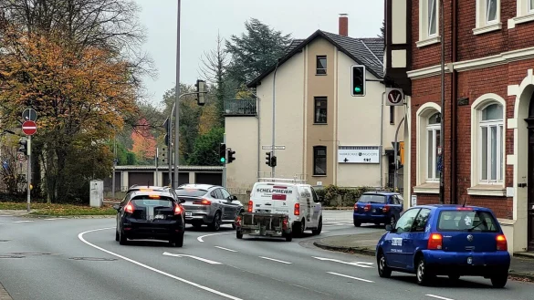 An der Kreuzung Sieben Linden ist immer viel los. Zust&auml;ndig f&uuml;r einen m&ouml;glichen Ausbau ist aber das Land. - &copy; Katrin Kantelberg