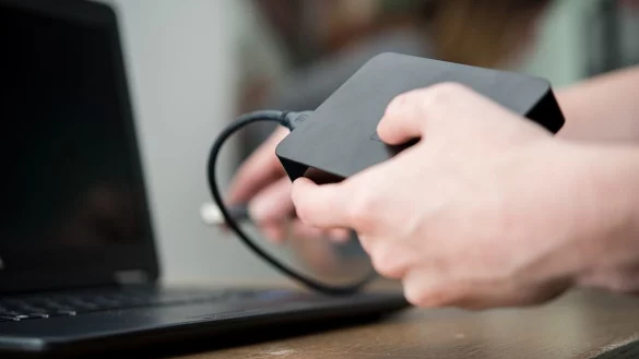 Auto-Backups frei Haus - &copy; Foto: Henrik Josef Boerger/dpa-tmn