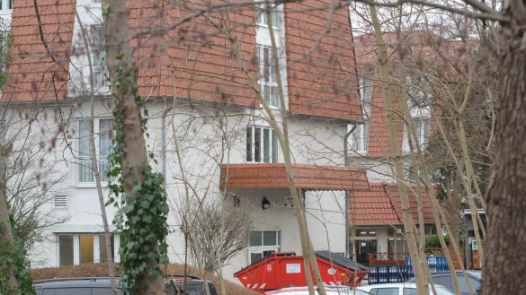 Vor einem Jahr entdeckten Mitarbeiter des Entsorgungsunternehmens Kottmeyer im Müll der Klinik "Porta Westfalica" den Leichnam eines 22-jährigen Mannes aus Bad Oeynhausen. - © Ulf Hanke