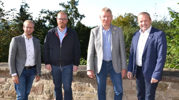 Der Vorstand der Lokalen Aktionsgruppe Nordlippe freut sich über die erneute Gewährung von Fördermitteln aus dem Regionalbudget: (von links) Borris Ortmeier,Bürgermeister Stadt Barntrup, Friso Veldink, Bürgermeister Gemeinde Dörentrup, Frank Meier, Bürgermeister Gemeinde Extertal und Mario Hecker, Bürgermeister Gemeinde Kalletal. - © LAG Nordlippe