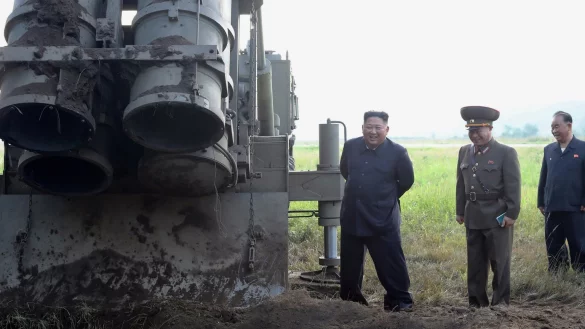 Nach dem Waffentest - &copy; Foto: KCNA via KNS/AP