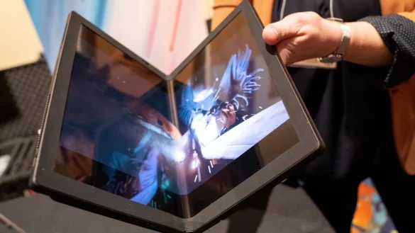 Faltbarer Lenovo-Laptop - &copy; Foto: Florian Schuh/dpa-tmn