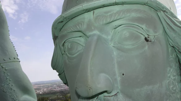 Blickt seit 150 Jahren übers Lipperland: Der Hermann. - © Martin Hostert