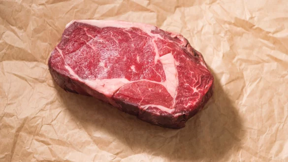 Frisches Fleisch - &copy; Foto: Lino Mirgeler/dpa-tmn