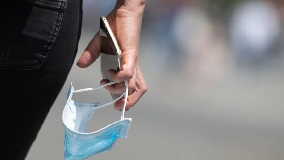 Lieber aufsetzen: In diversen Bundesl&auml;ndern herrscht an vielen Orten Maskenpflicht. - &copy; Marijan Murat/dpa