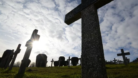 Friedhof auf dem Hartmannswillerkopf - &copy; Foto: Patrick Seeger/dpa