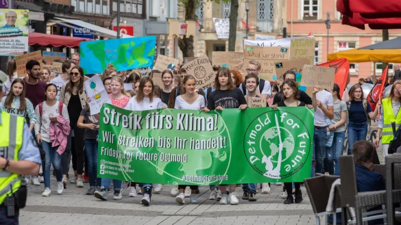 Fridays for Future in Detmold verschafft sich in Detmold Geh&ouml;r. - &copy; Torben Gocke