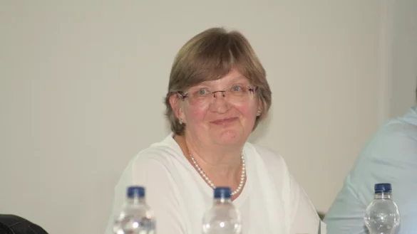 Tritt erneut als B&uuml;rgermeisterkandidatin f&uuml;r das Extertal an: Amtsinhaberin Monika Rehmert (SPD), hier in einer Ratssitzung 2017. - &copy; Sylvia Frevert(LZ)