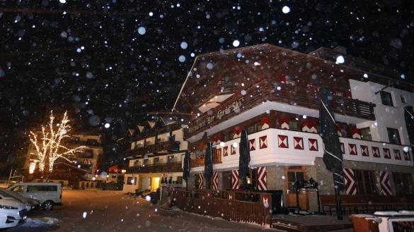 Ischgl er&ouml;ffnet Skisaison - &copy; Foto: Karl-Josef Hildenbrand/dpa