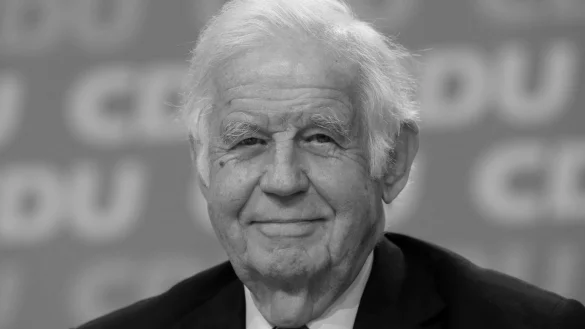 Kurt Biedenkopf - &copy; Foto: Roland Weihrauch/dpa