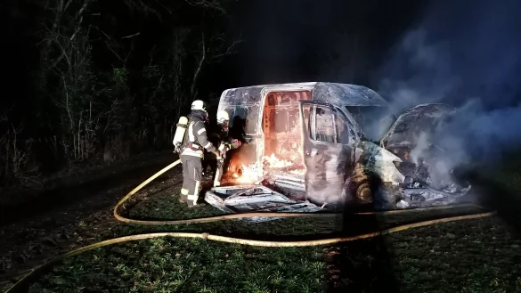 Anwohner entdeckten den Lieferwagen. - &copy; Freiwillige Feuerwehr Lage